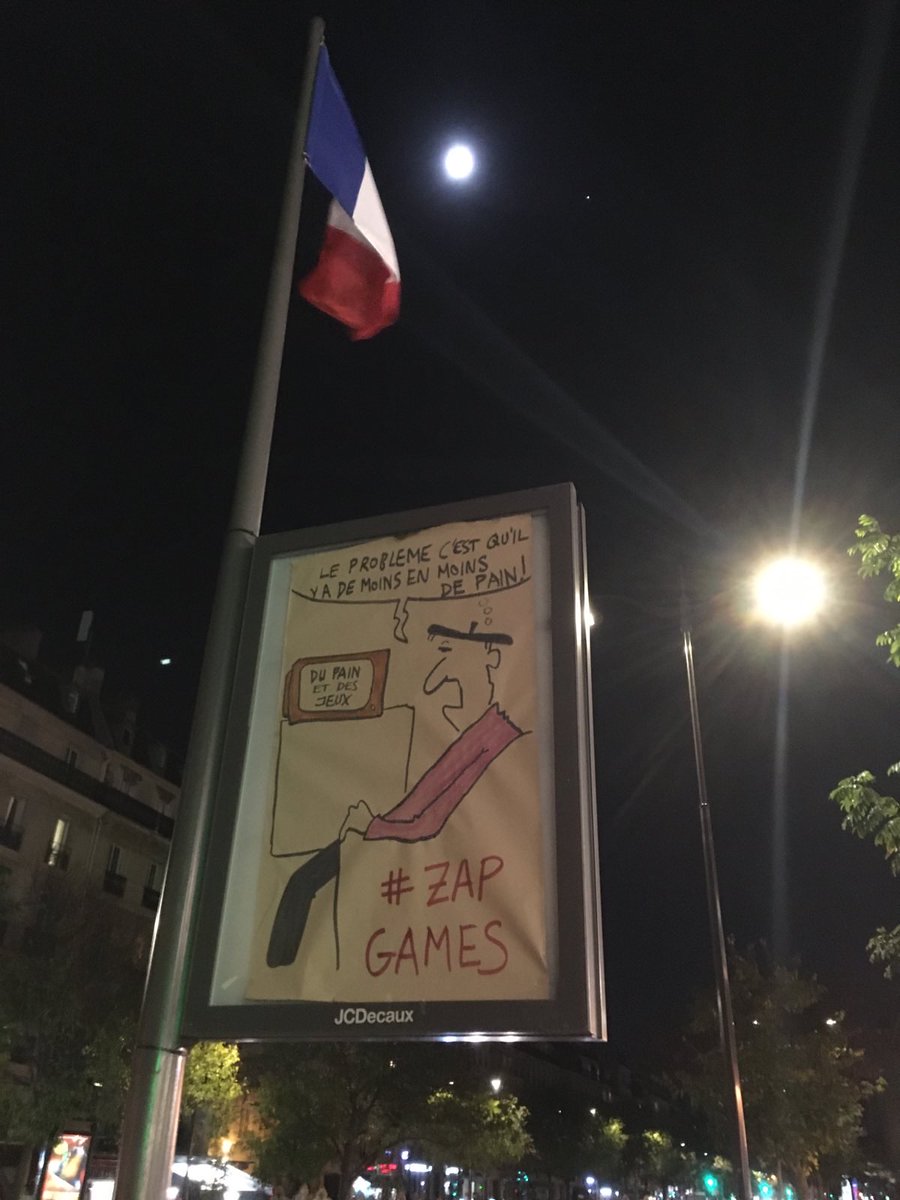 Paris_RAP's tweet image. 🛑 ACTION EN COURS 🛑 Au lendemain du Black Friday nos activistes nettoyent et se réapproprient des espaces publicitaires à Paris. 
C'était aussi l'occasion de fêter les 20 ans du mouvement Stop pub de 2003 et de contribuer à la mobilisation internationale #ZapGames .