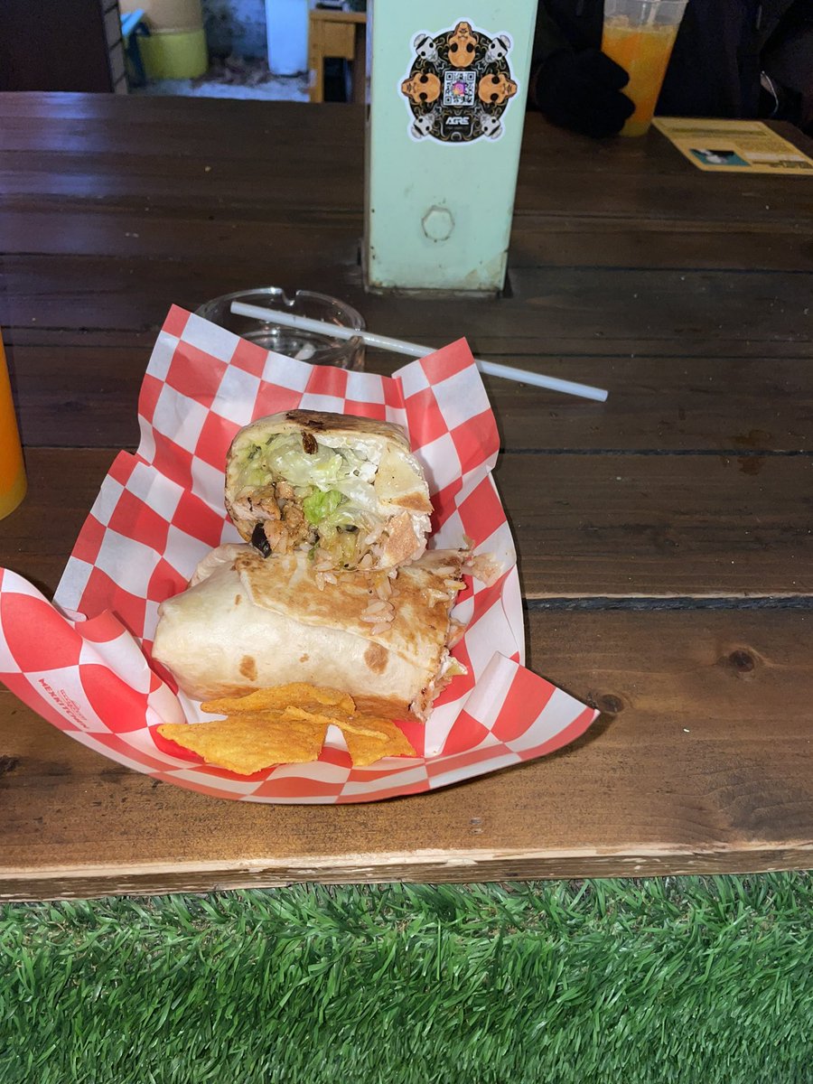 When in  rome, you have a burrito as they say. The chicken  in this bururti was bloody delightful. So tender so delightful . You love to see it. The distribution of sauces was also sublime. BIG fan of this and woukd butrito again!