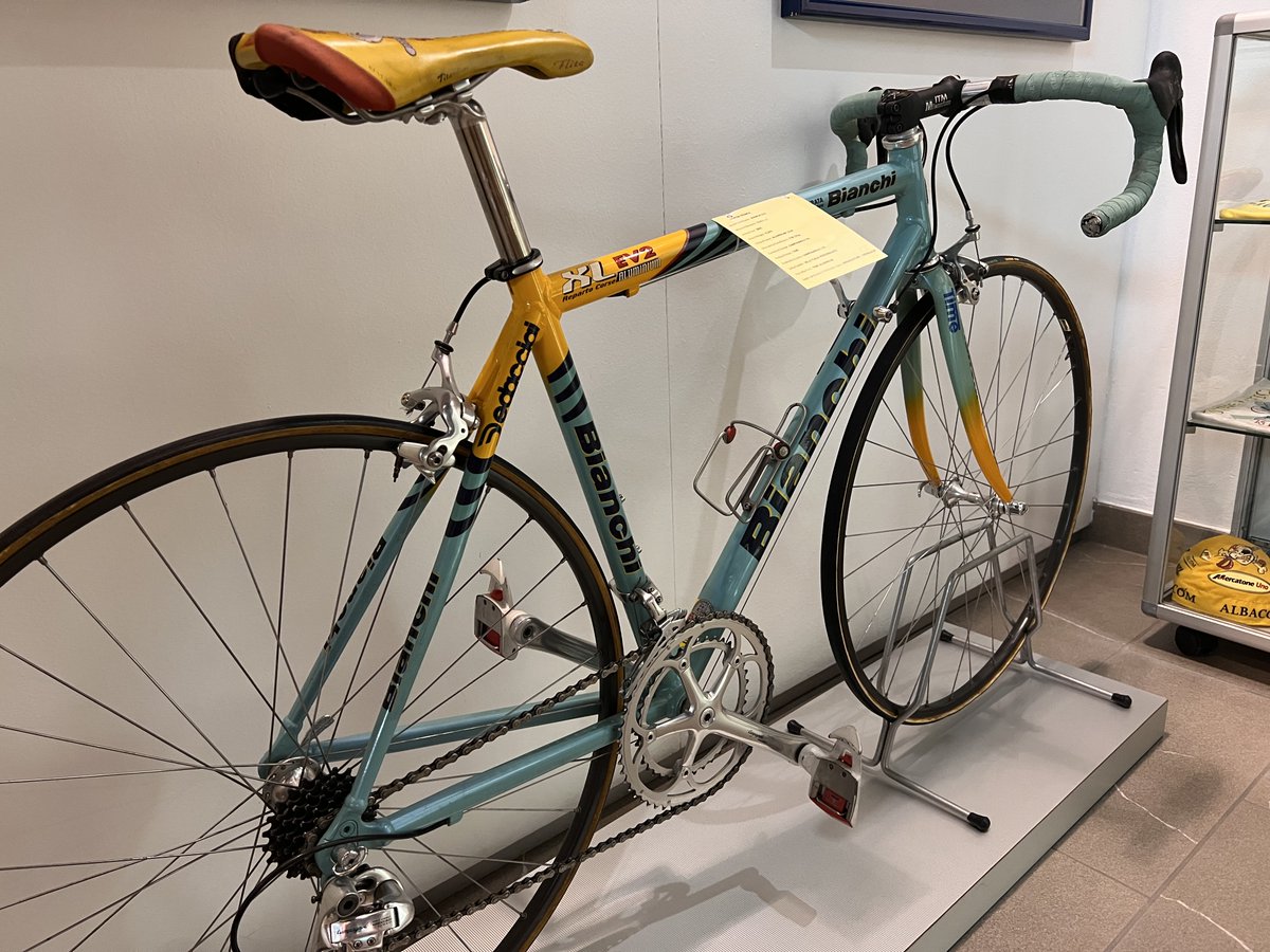 davidcrmelj's tweet image. Pantani je imel malce drugačne prenose konec 90-ih let :) #muzej