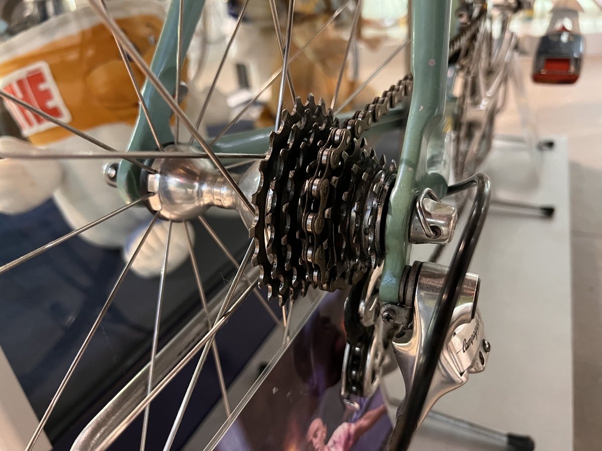 davidcrmelj's tweet image. Pantani je imel malce drugačne prenose konec 90-ih let :) #muzej