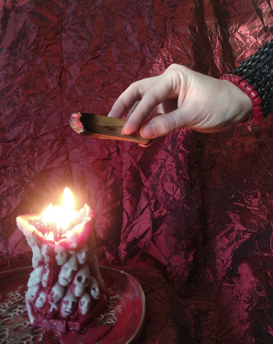AloiRaon's tweet photo. I just want to play with fire. https://t.co/73tZsnsTUY
