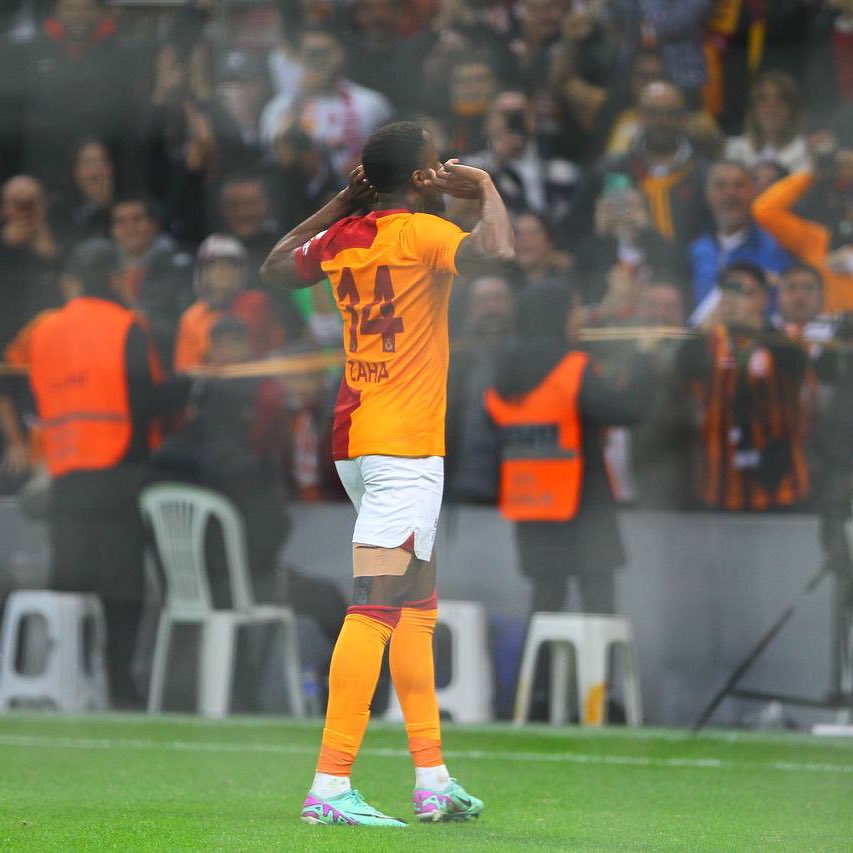 😎 Çekilin, sahne sırası benim! #Zaha Süper Lig’de son 3 maçında Zaha: ⚽️ 4 gol 🅰️ 1 asist