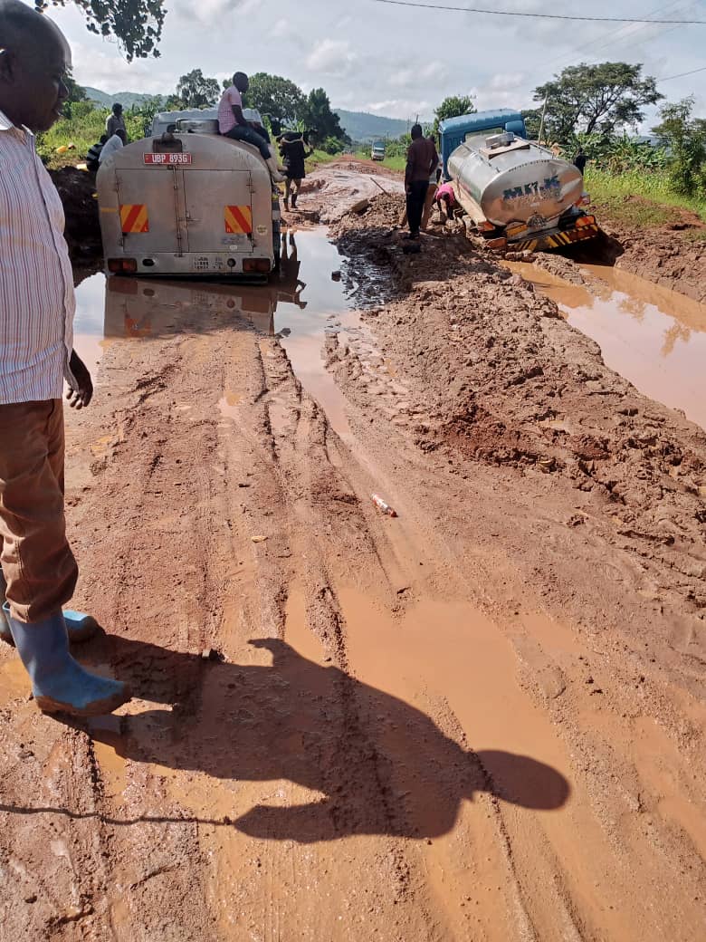 Kaguta Rd (Bukomero Dwaniro Rd) Kiboga District in a sorry state. UNRA too overwhelmed with rd breakage at hand. In addition to Foot and mouth disease in cattle due to flooding in this area; The milk transportation vehicles cant access the farms. Climate Change damage& losses!!!