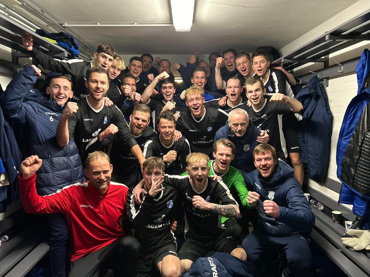JA HOOR! Voor de 2e keer dit seizoen heeft SEH 1 de derby bij WZC gewonnen. De doelpunten vielen direct voor en vlak na de rust via Christijan Vonderman en Rowin Moerenhout. En Ties van Leeuwen hield op wonderbaarlijke wijze wéér de nul. Klasse mannen!

Later meer! 💙🤍 #wzcseh