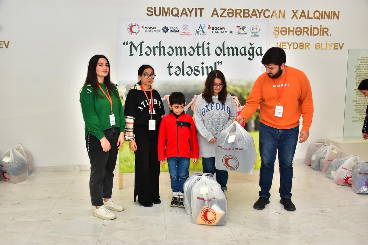 14 ildir Azərbaycan Qızıl Aypara Cəmiyyətinin Sumqayıt şəhər bölməsi tərəfindən keçirilən”Mərhəmətli olmağa tələsin”xeyriyyə aksiyası bu ilin 24 noyabr tarixində Sumqayıt şəhərinin “Poeziya evin”də baş tutdu.Bizdə Ailə və Uşaqların Sosial İnkişafına Dəstək İB olaraq qoşulduq.