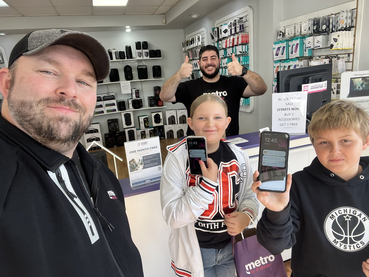 Joe Monge (@joe_monge1) on Twitter photo We have some 1st time phone owners!! Ronnie & Maddie are super excited to get some early Xmas gifts from Ron at 3525 Fenton Rd! <a href="/WinstonAwadzi/">Winston Awadzi</a> <a href="/thayesnet/">Terry Hayes</a> @KHibMagenta We have some 1st time phone owners!! Ronnie & Maddie are super excited to get some early Xmas gifts from Ron at 3525 Fenton Rd! <a href="/WinstonAwadzi/">Winston Awadzi</a> <a href="/thayesnet/">Terry Hayes</a> @KHibMagenta