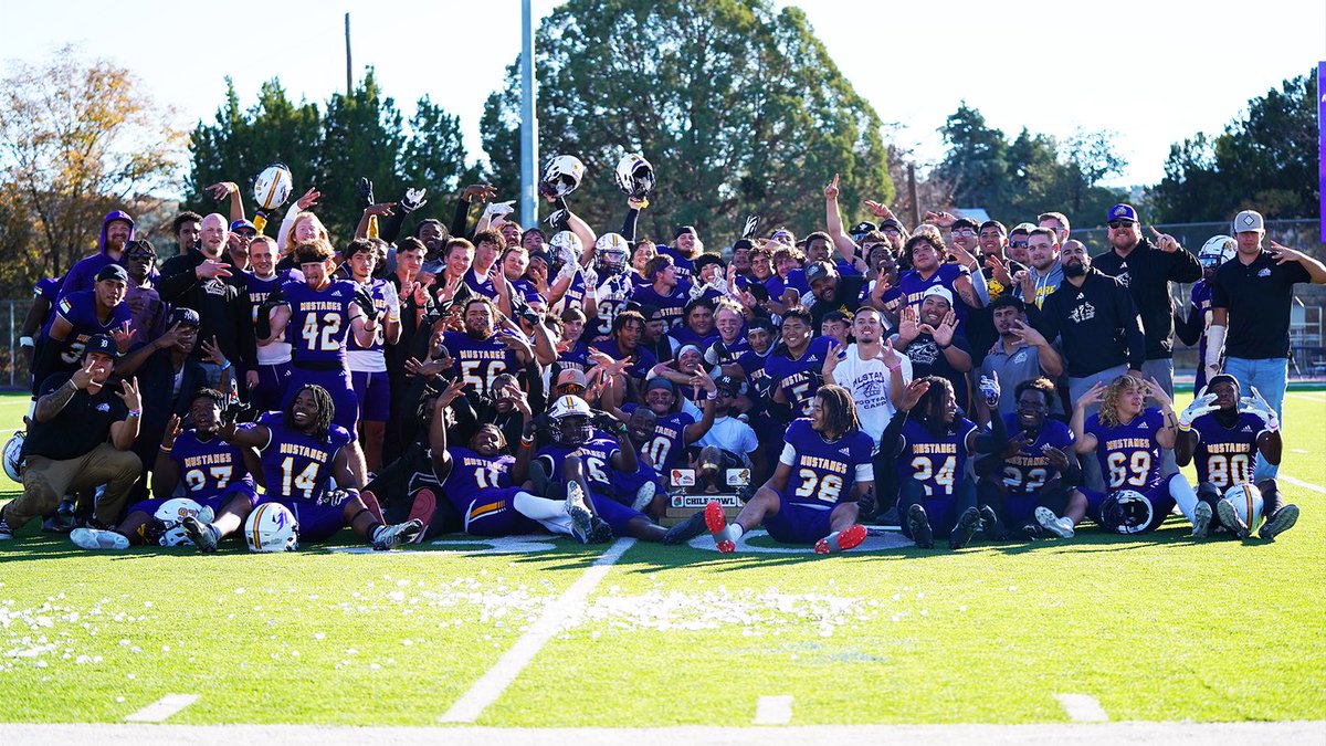 Very grateful to receive an offer from <a href="/CoachCamp_/">Sam Camp</a> and <a href="/WNMUFootball/">WNMU Mustang Football</a>! #RareBreed

<a href="/coachfischer7/">Jeff Fischer</a> <a href="/Saddleback_FB/">Saddleback College Football</a> @CoachRDJordan <a href="/CoachProodian/">CoachProodian</a> <a href="/coach_crabb/">Coach Kerry Crabb</a> <a href="/CoachLukeSC/">Coach Williams Fierro</a> <a href="/JUCOFFrenzy/">JUCO Football Frenzy</a>