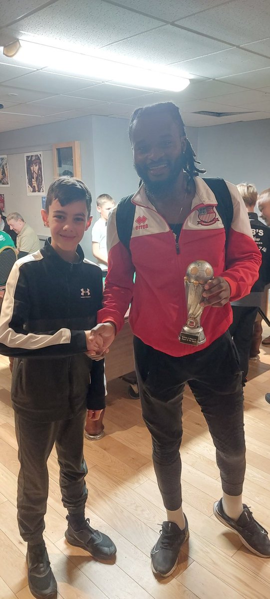 Today's Player of the Match presented by Bowers U13's player Ben, is Manny <a href="/E_Olu7/">E.Olu7</a>. Well done, Manny 🔴⚪🔴⚪