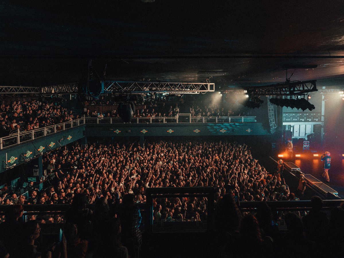 waterparks's tweet photo. GRATEFUL TO EVERYONE 

GRATEFUL FOR YOUR PRESENCE, FOR TRAVELING TO SEE US, FOR GETTING IP TATTOOS

EVERY TIME WE LEAVE THE HOUSE AND GO PLAY SHOWS THERE’S MORE OF YOU THERE AND THAT’S REALLY COOL

THANK YOU https://t.co/COyKU66pCO