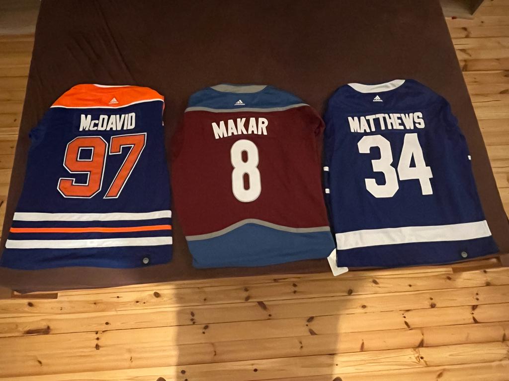 arvisplays's tweet image. 🚨NHL JERSEY GIVEAWAY🚨

I've decided to giveaway last Adidas #NHL Jersey

To enter: 

1. FOLLOW @arvispetunovs 
2. LIKE ❤️ &amp;amp; RT 🔄 this tweet.
3. Reply which Jersey you want to win

Winner will be announced one week before the Christmas🎄🎁

Good luck!