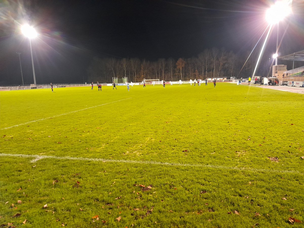 anthonymonnier's tweet photo. 18h45. Le match peut avoir finalement lieu. Les projecteurs sont allumés depuis 15 minutes. https://t.co/CKcQLZxfSH
