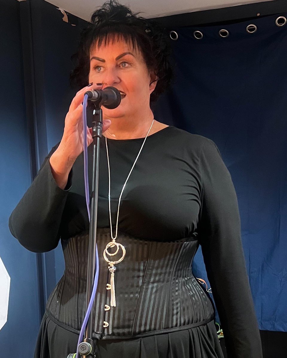 NomadicAlison's tweet photo. @SophieSparham’s #WordWise last night. Open mic 🎤. @badbettypress takeover with James Kearn, @KevinPGilday, Kandace Siobhan Walker & Susannah Dickey! Brilliant evening 👏👏👏 https://t.co/vq629XxCJO