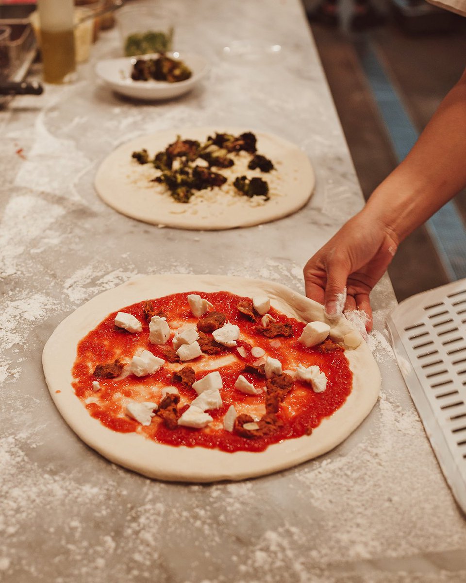Our Spicy Salume Beddu Nduja Wood-Fired Pizza is a bold blend of tomato, fior di latte, garlic, and oregano, with Nduja bringing the heat. And to balance the spice? A drizzle of honey 🍯🍕 You’ll be adding this one to the rotation ✔️
