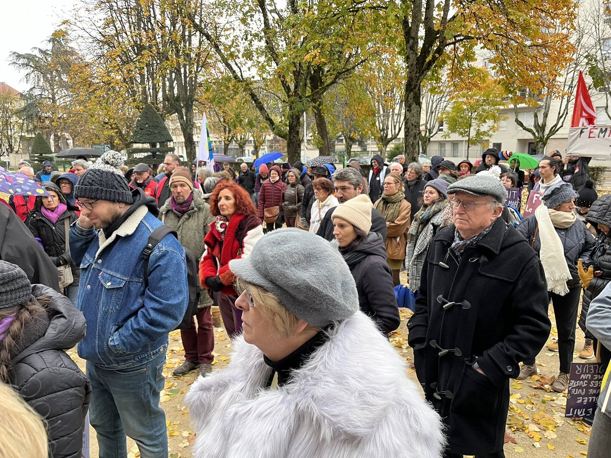 JFDebat's tweet image. ❌270 000 femmes victimes de violences conjugales chaque année en France
❌1/3 des femmes dans le monde victimes de viol au cours de leur vie
❌1 enfant sur 10 victime de violence sexuelle
❌Le porno: du viol filmé en accès direct
Aujourd’hui, réunis pour dire STOP #25Novembre