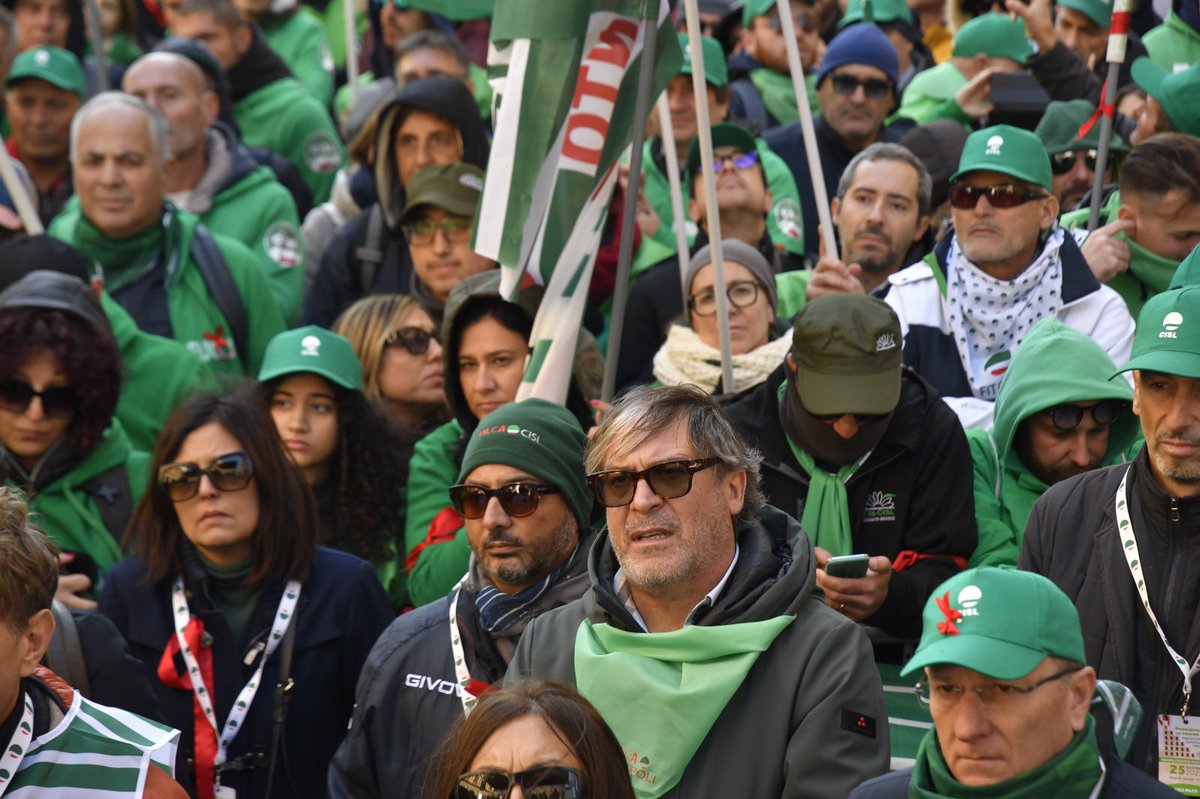 filcacislpatp's tweet image. #25Novembre giornata di mobilitazione nella piazza della proposta e della partecipazione grande presenza degli #edili