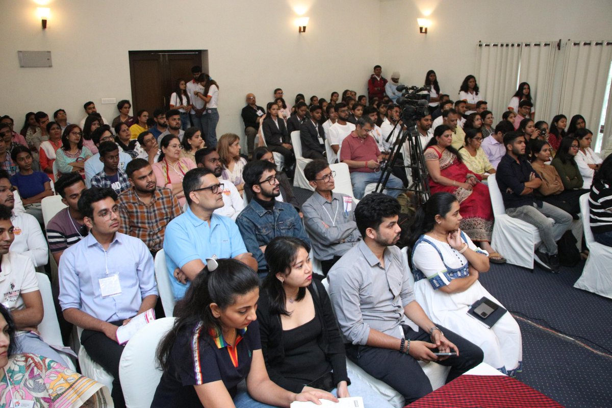 दिनांक 25 November को नागपुर में हो रहे <a href="/OCLFNagpur/">Orange City Literature festival</a> Session - 2 में विषय “Balancing Spirituality, Mental Well-being &amp; Career Success: An Integrated Perspective” पर <a href="/ShriguruPawanji/">Prof. Pawan Sinha</a> जी , <a href="/KiranKhalap/">Kiran Khalap</a> जी , <a href="/RWelukar/">Rajan Welukar</a> जी ने व्याखान दिया|

👇👇
m.facebook.com/story.php?stor…