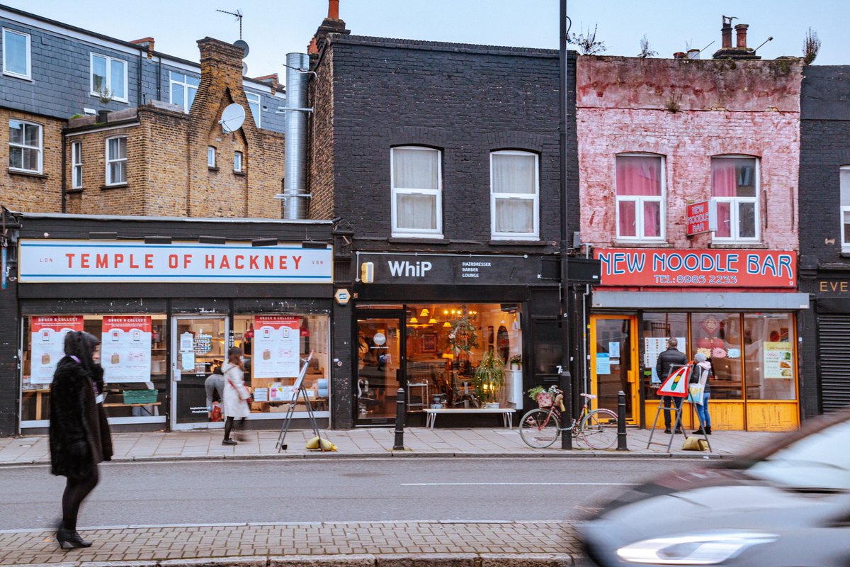 Hackney is constantly evolving, which is what keeps it so fresh. The area has a surprisingly large amount of green space, including Hackney Wick, Victoria Park and QEOP, which fill up with a mix of visitors and locals at weekends 🏞🍷
#newhackney #hackneywick #upandcoming #london