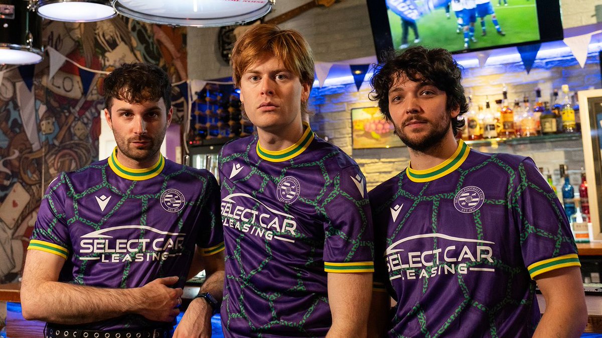 As we’ve finally won away we’re going to bring back the EPR giveaway✅

If you’d like to have a chance of winning one of the RFC shirts now is your chance….👀

To enter RT this tweet, tag your favourite current player &amp; follow <a href="/ElmParkRoyals/">EPR</a> 

That’s it. 

#readingfc