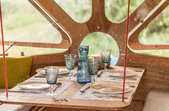 Camping_Direct's tweet photo. ๐ฟ Discover the serenity of Hedgehog Hall Pod in Challock! This unique glamping accommodation on a small organic farm in Kent offers an exceptional escape to nature.
https://t.co/L9fpyCR6WR
#GlampingMagic #Countryside #HotTub #Family #Rural #Challock #Kent @fabshortstays https://t.co/l9xhffCXH0