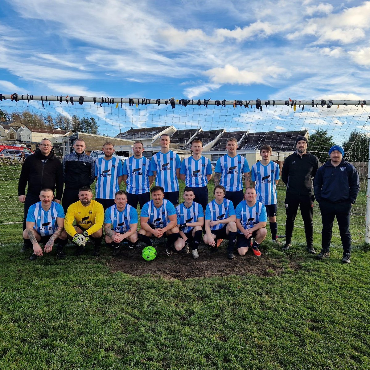 GeorgetownSnrs's tweet image. A special thanks from the seniors to Justin O’brien at the Rose&amp;amp;Crown for our lovely new home &amp;amp; Away kits.