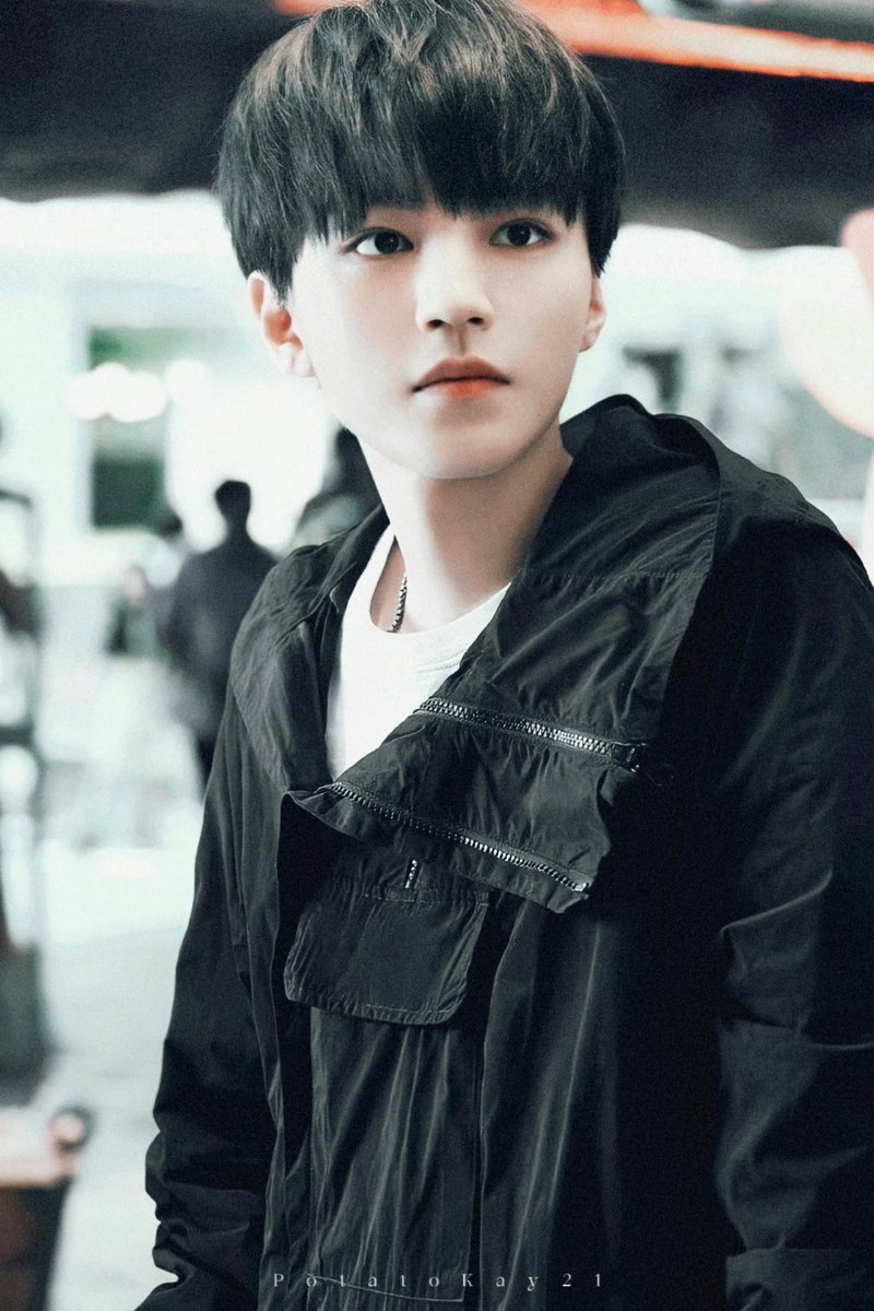 UniqueKarry's tweet photo. 看起来很好骗的样子
#王俊凯 #王俊凱 #karrywang #TFBOYS #ワンジュンカイ #왕준개 #หวังจวิ้นข่าย #VươngTuấnKhải #刺猬 #callmecrazy #749局 #野孩子 https://t.co/yte6w1U8bQ