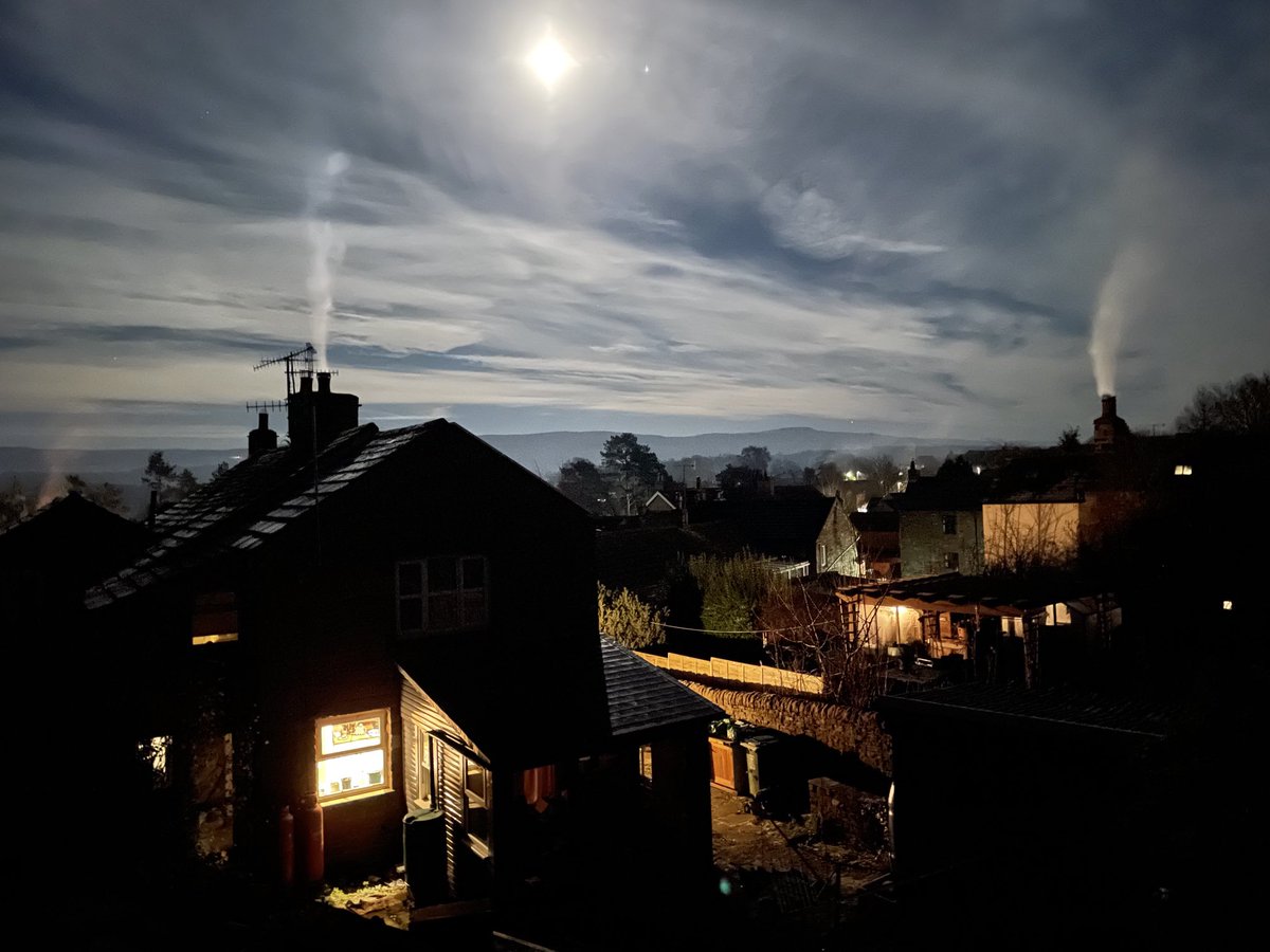 SueRowlands2's tweet photo. Beautiful moonlit evening in #Lazonby. Sadly too cloudy for the #northernlights #aurora https://t.co/ElytRqVIYO