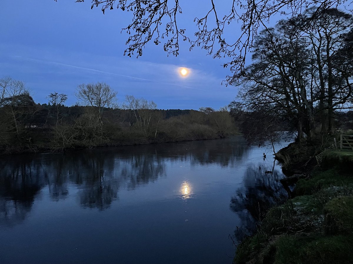 SueRowlands2's tweet photo. Beautiful moonlit evening in #Lazonby. Sadly too cloudy for the #northernlights #aurora https://t.co/ElytRqVIYO