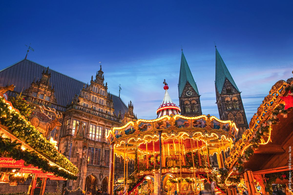 El mercado navideño de Bremen siempre es uno de los primeros en abrir, además de ser uno de nuestros preferidos por estar rodeado por la catedral y el antiguo ayuntamiento, patrimonio UNESCO. ✨