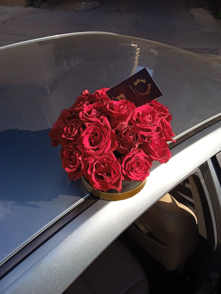 Lee Florist tweet media