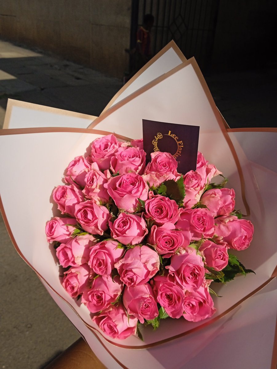 Lee Florist tweet media