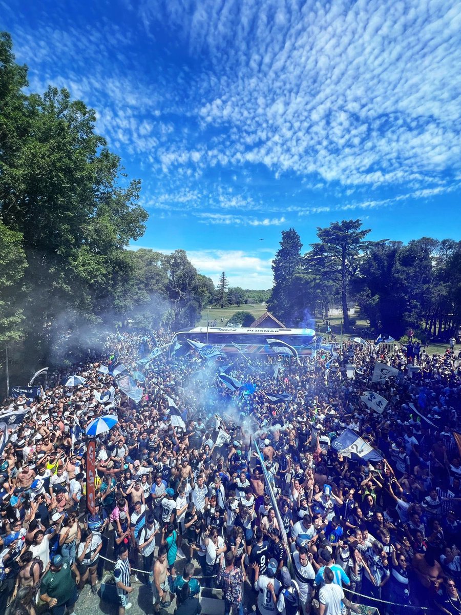 ¡Esta es tu gente! 💙🤍💙