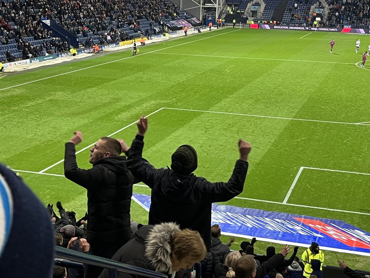 ontheribble's tweet photo. Despite #pnefc losing today - these two lads were immense on the Town End. Kept a superb atmosphere going https://t.co/Q0YiXFnlHZ