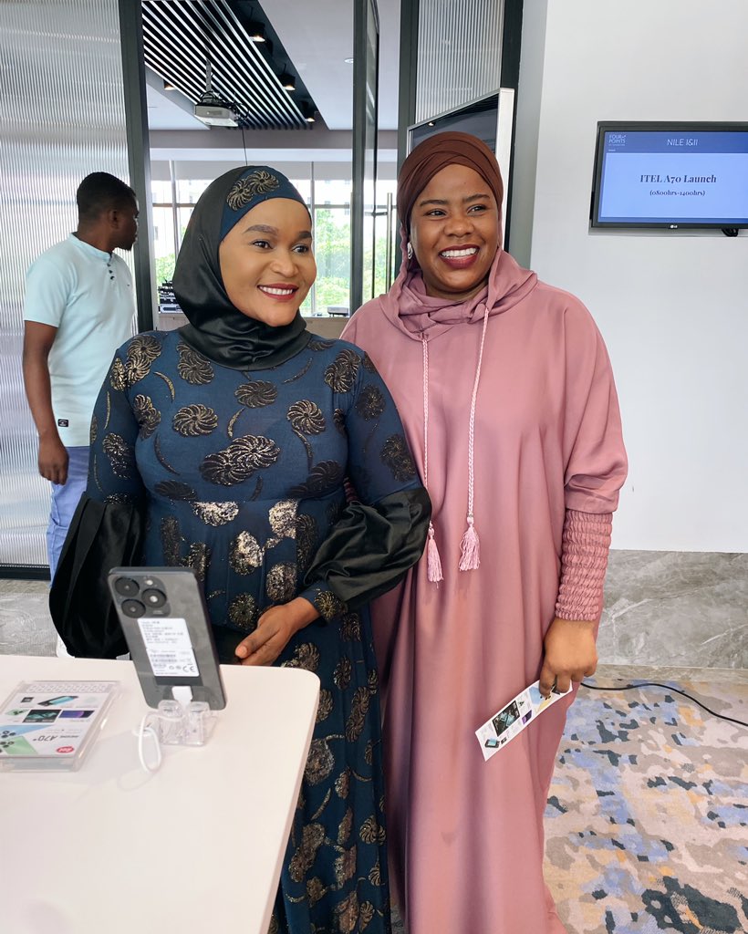 Kachapizo1's tweet image. What could make a woman smile like this?😁
#itelA70 #AlwaysAwesome