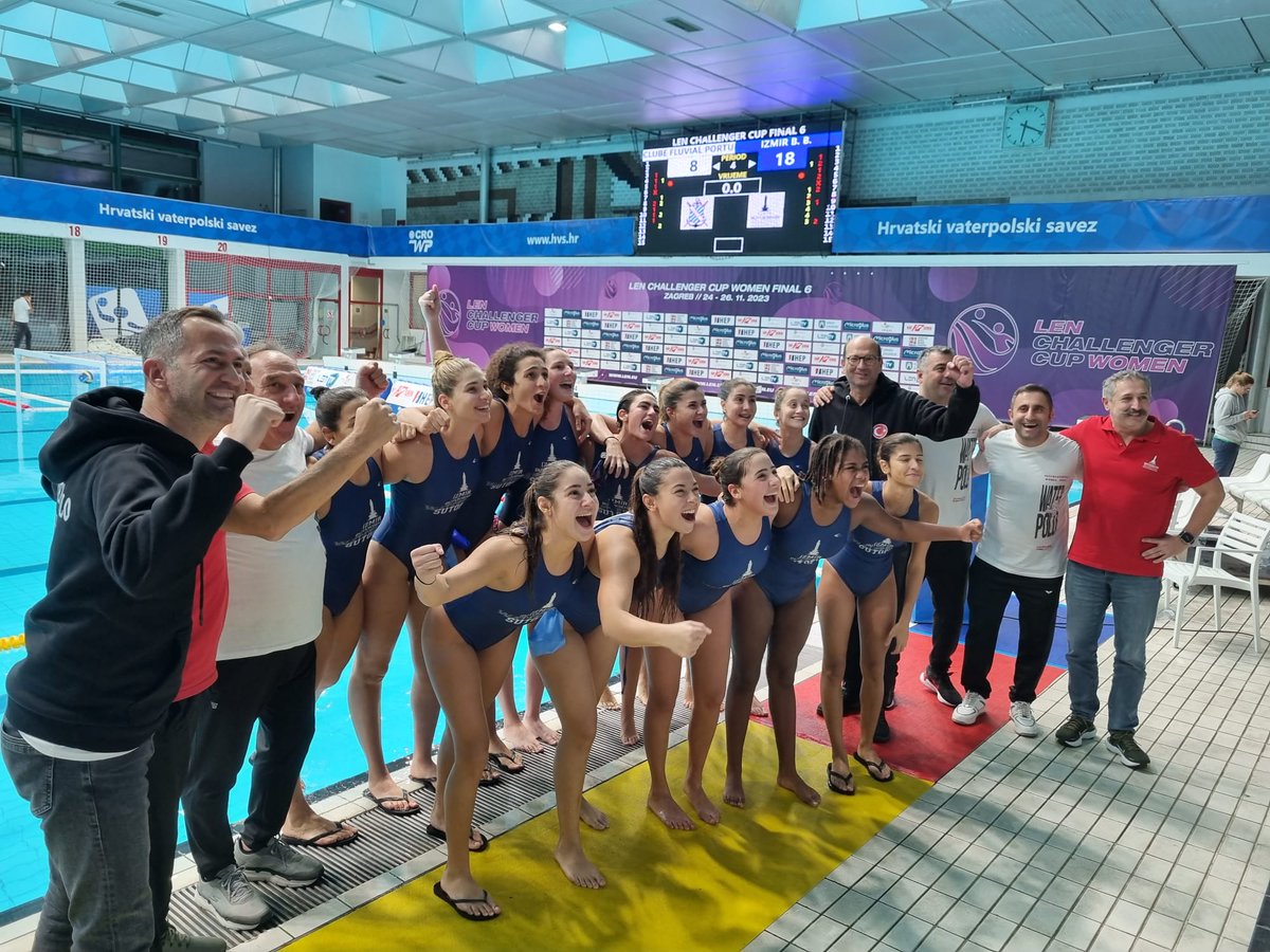 🤽‍♀️ LEN Kadınlar Challenger Kupası "Final 6" B Grubu ikinci maçında Portekiz ekibi Fluvial Portuense'yi 18-8 yenen 🇹🇷İzmir Büyükşehir Belediyespor, Avrupa'da finale yükselen ilk Türk ekibi oldu.👏