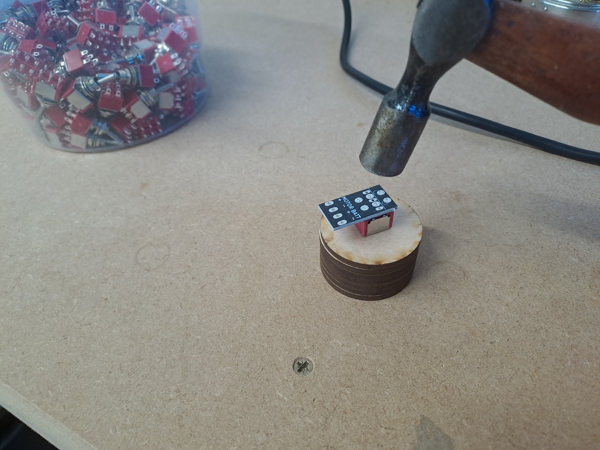 msraynsford's tweet image. I've made thousands of useless machines but I've only just made this jig to help me assemble them. Simple but functional.
#makevember