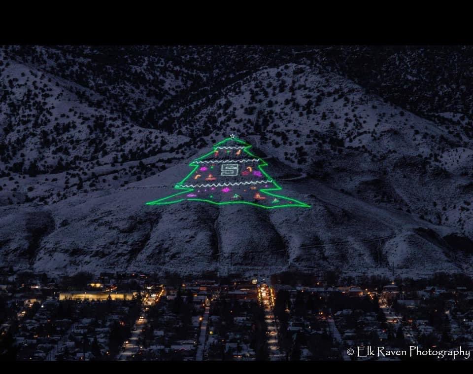 Meanwhile in my hometown of Salida, Colorado, they are turning on the power to a mountain-sized Christmas tree perched perfectly over downtown and visible from commercial ✈️ flying over Central CO!🤩

One of my favorite traditions, ever🎄 

📸: Elk Raven Photography <a href="/KKTV11News/">KKTV 11 News</a>