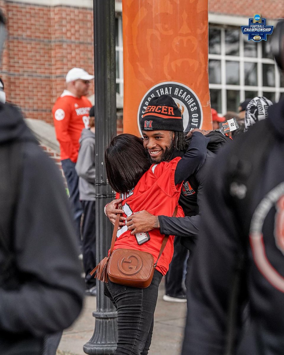MercerFootball's tweet photo. Bear Walk 🐾

#RaiseTheBar | #RoarTogether https://t.co/dArdGAN4lq