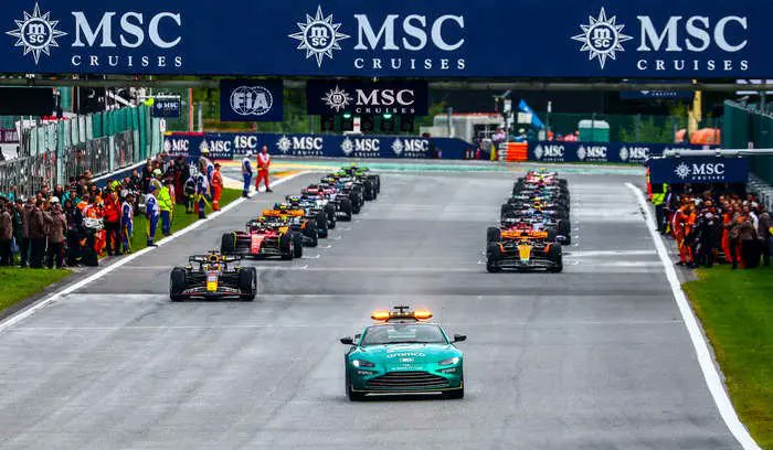 How the F1 safety car has evolved since 1973 — from Porsche 914 to Mercedes-AMG GT Black Series

#F1 #Safetycars #cars 

businessinsider.in/sports/news/ho…