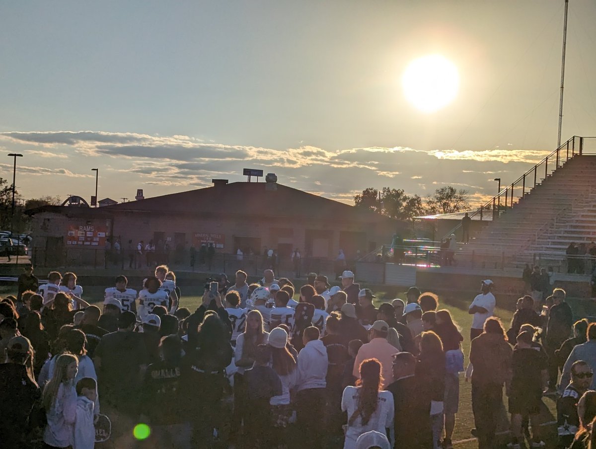 My heart is sinking like the setting sun, thinking all the things I wish I'd done. Oh the last goodbye's the hardest one to say...this is where the Raiders ride away. ROHO FOREVER!  So proud of the Rider Raiders. #LOBO #RideOn <a href="/raiderfball/">Rider Raider Football</a>