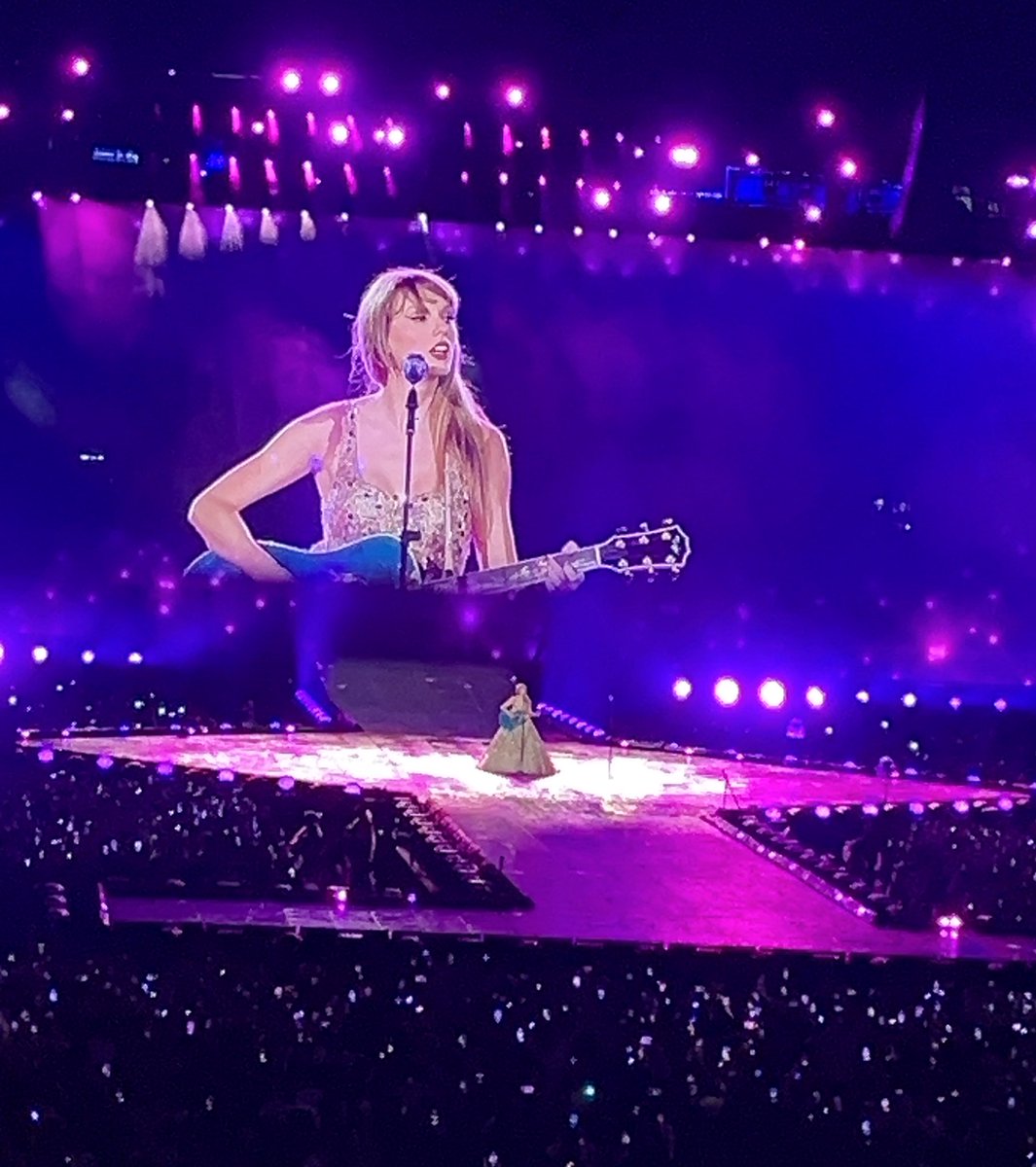 horanfolkmore's tweet photo. I HAD THE TIME OF MY LIFE WITH YOU 💗

ainda tentando assimilar a noite de ontem, a realização de um sonho de tantos anos! a taylor é absurdamente linda, a voz dela é perfeita e sobra carisma. com certeza o melhor show da minha vida

#TSTheErasTour #SaoPauloTSTheErasTour https://t.co/lWcx3vTATr