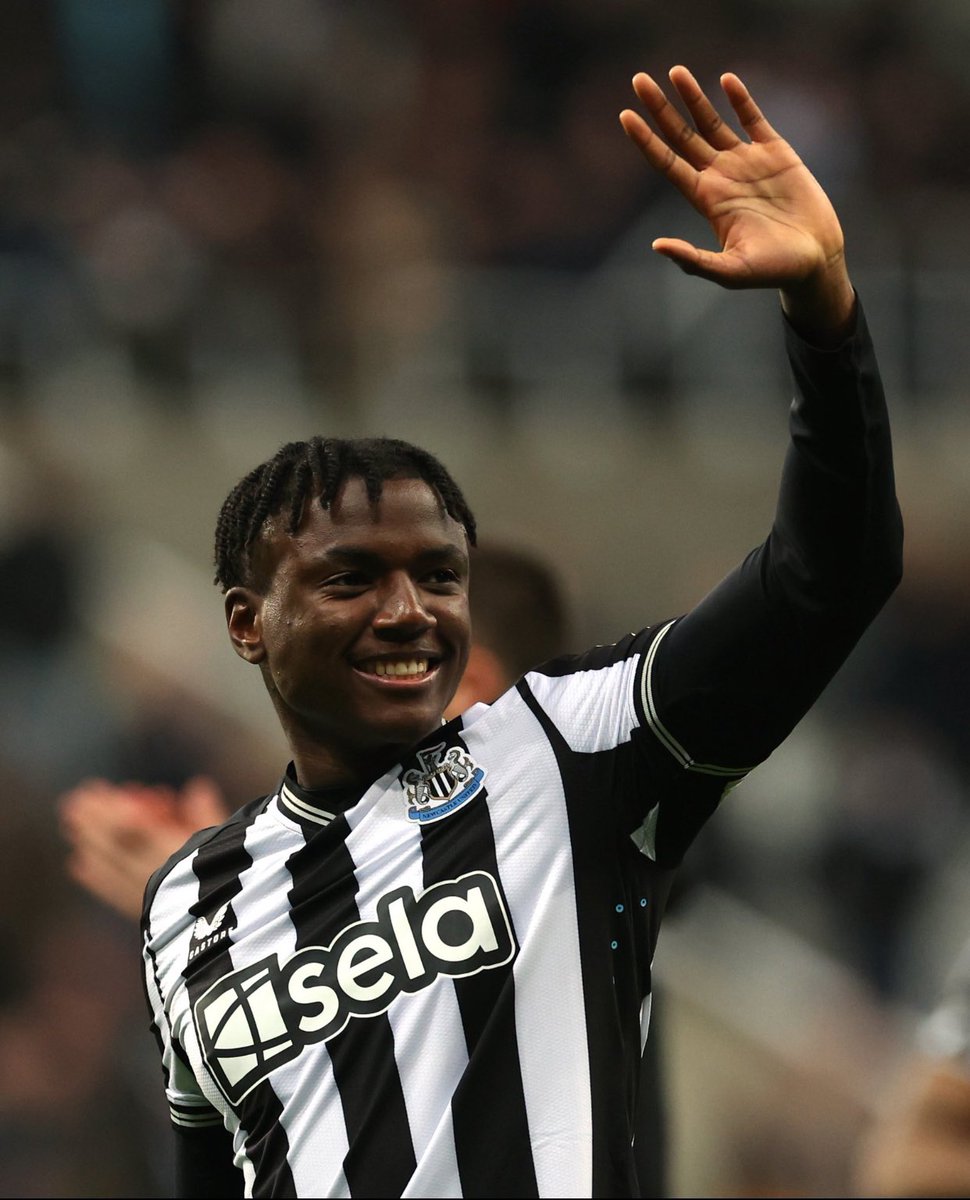 Absolutely fantastic to see <a href="/StCuthbertsHigh/">St Cuthbert's High School</a> alumni Michael Ndiweni make his first <a href="/NUFC/">Newcastle United</a> Premier League appearance against Chelsea today!

#StCuthbertsFormingGreatMen 
#HesOneofOurOwn