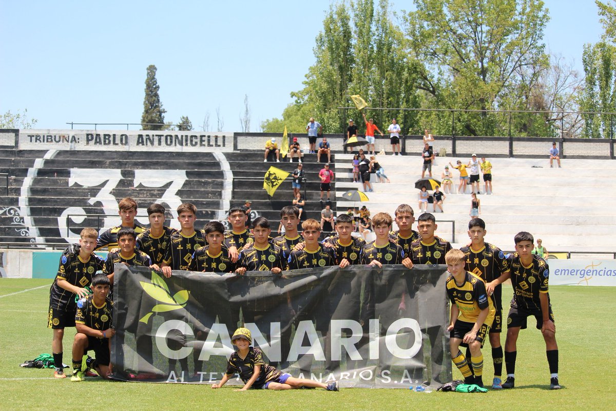 CSyDFlandria's tweet photo. HISTÓRICO.
La Séptima División -el mejor equipo de todo el ascenso bonaerense- cayó 2-0 ante San Martín (SJ), en Mendoza.
#UnClubQueCrece
#VamosLosPibes 💛🖤 https://t.co/MnFzMuMW4D