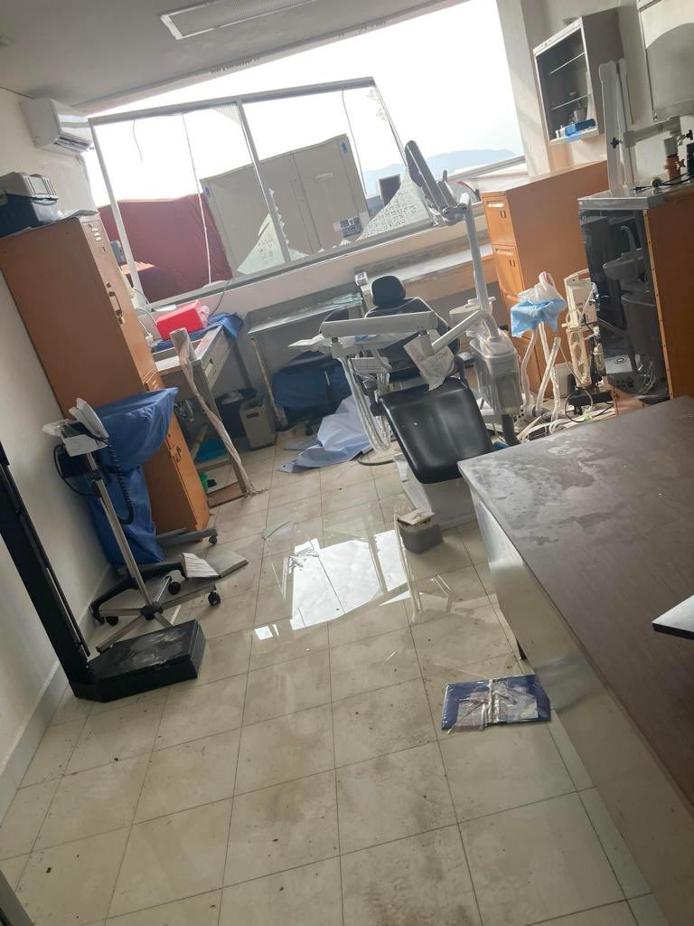 lumendoz's tweet photo. A un mes de Otis. Así continúa el hospital general del @ISSSTE_mx en Acapulco. @PedroZentenoSa1 nadie te ha visto por allá! https://t.co/yRx9sNIVtn