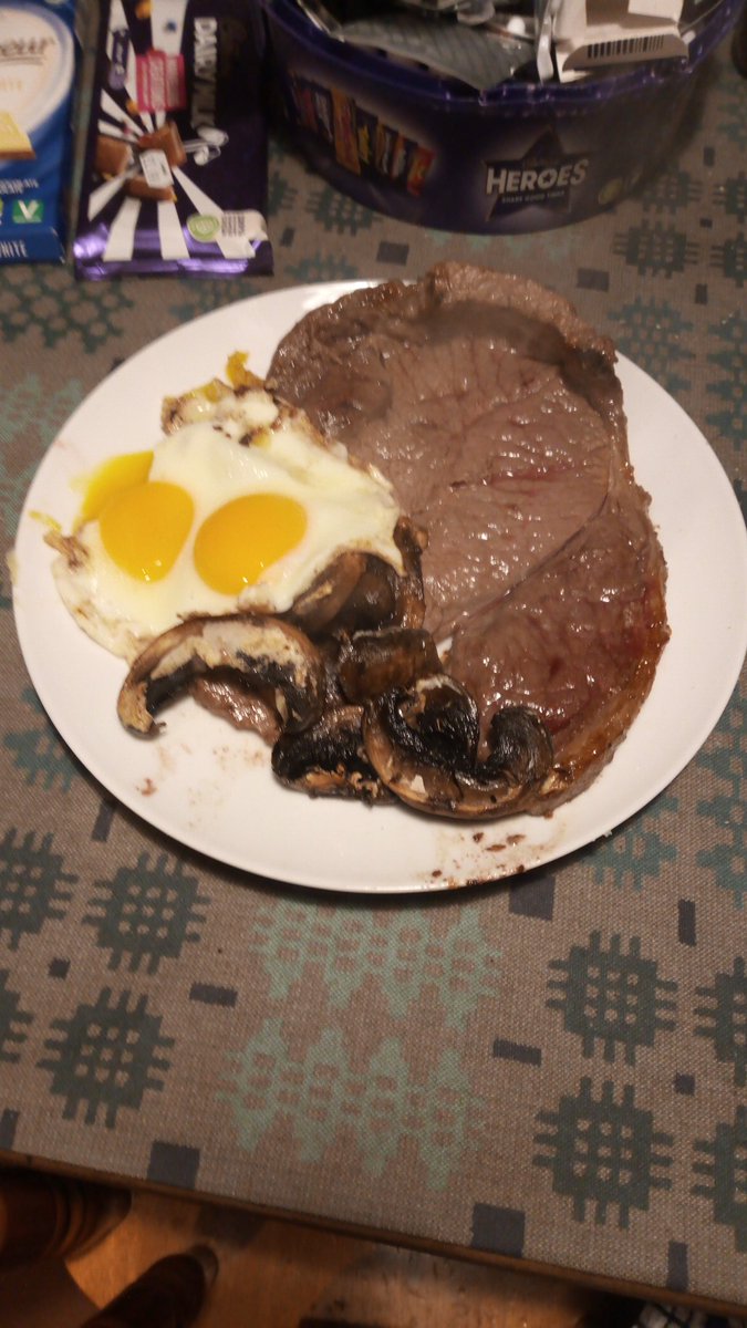 Dwn I'm be ddaru fy fam yng ngyfraith ofyn ir cigydd heddiw wbeth tebyg I gai stec fwya Sgen chi faswn in ddeud? Rargol Mae hin dda!