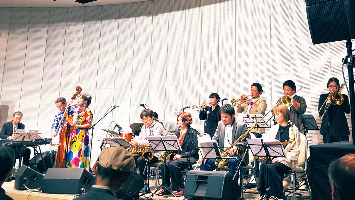 shokovocal's tweet photo. やっとこさー
Jazzcalabashの自分の出演のプレイバックしてますー
今Miki Hirose Jazz Orchestra聴いてるんですけど
1人でひょーひょーゆうてまう
歌ってて、ちょいちょい飛べそうになります☺️
いいバンド✨
#Jazzcalabash
#MHJO
#MikiHiroseJazzOrchestra
#広瀬未来 https://t.co/Cxo2s71snP