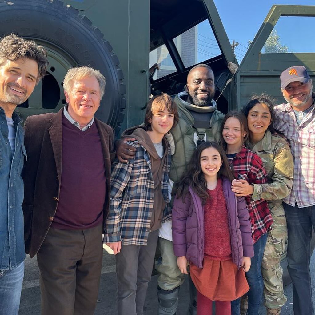 📷 | Enver Gjokaj and with #AppleTV's Invasion s2 cast last year! 🤍 

(via @/oliviambarrett on instagram)