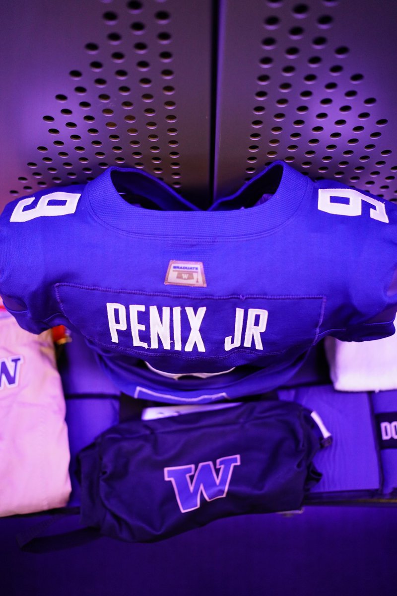 UW_Football's tweet photo. One last time at Husky Stadium 9️⃣ https://t.co/CcSTJHYQmT