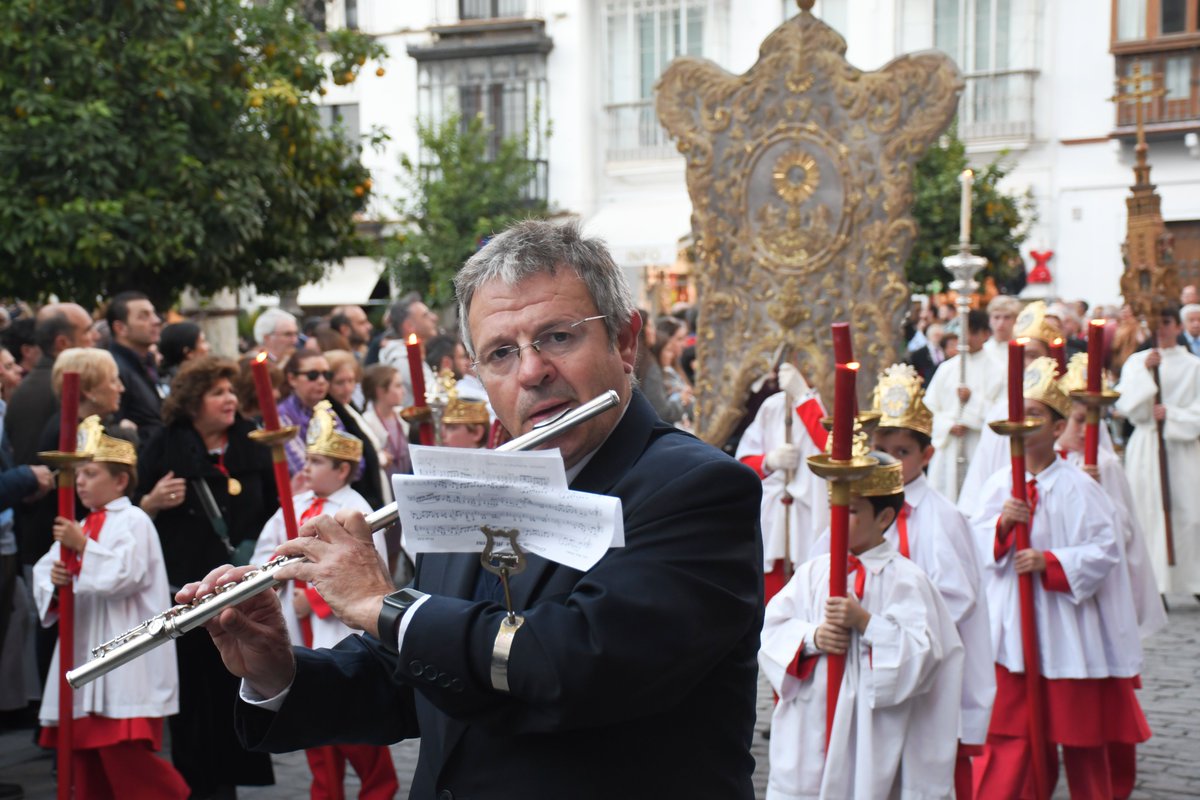 ¡Música! @BSMSevilla @sacramental1511  @AbeInfanzon @carloscrivell @Navarroantolin  @GironDormido @ACasadoV @djgeniz  @AndresAlfonso75 @JavierG41591403 @fcocuellar59 @ArtesacroT