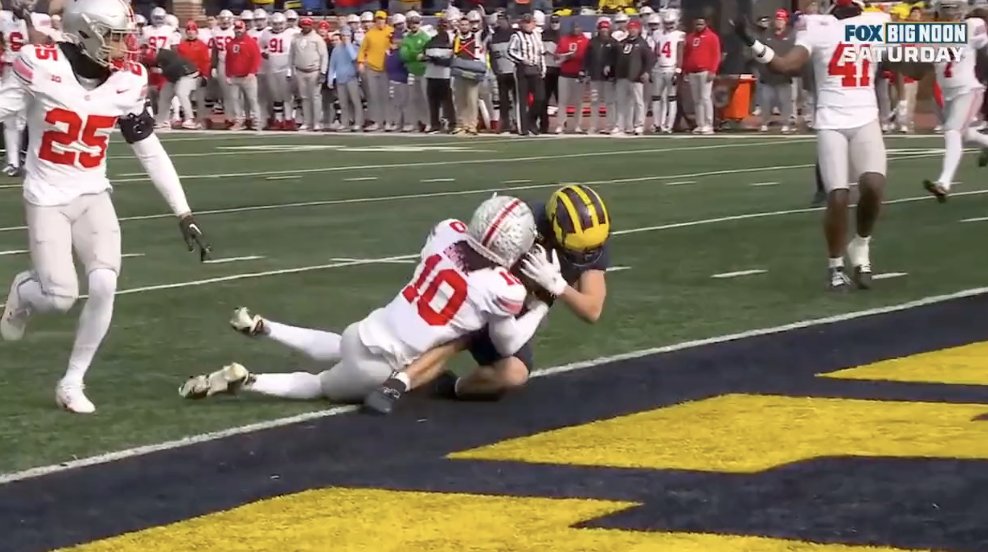 Should Roman Wilson's TD have counted for Michigan? Wolverines lead Ohio State at halftime, 14-10: 247sports.com/LongFormArticl…