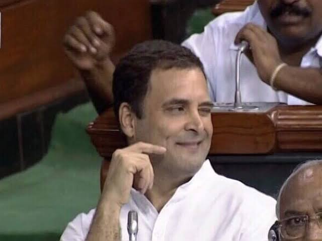 NayanMarkenIND's tweet photo. .मूर्खों के सरदार और उनकी प्रवक्ता को कोन समझाए की वो साथ वाले #Teajs देख हाथ हिला रहे है,लेकिन यह बूढ़ी दादी संसद में किसे आंख मार रही थी यह कोन बताएगा😂@SupriyaShrinate ? https://t.co/1EI336oNZi